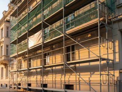 Échafaudage façadier complet 45 m² - bon état